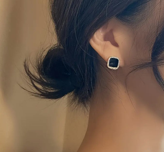 Trendy And Minimalist Style Geometric Black Square Stud Earrings For Ladies