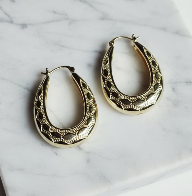 Gold Oval Creole Hoop Earrings with Diamond Pattern – Large Hoop Earrings for Women